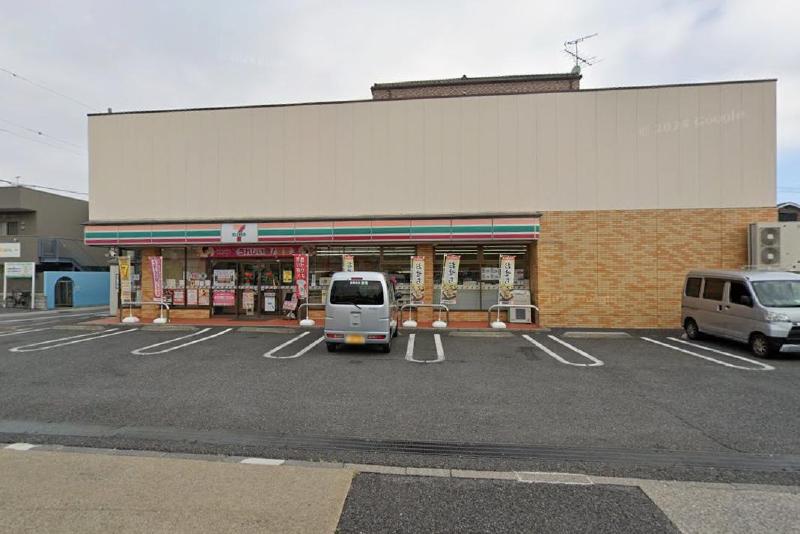 コンビニ　セブン-イレブン 足立東和２丁目店（コンビニ）まで300m