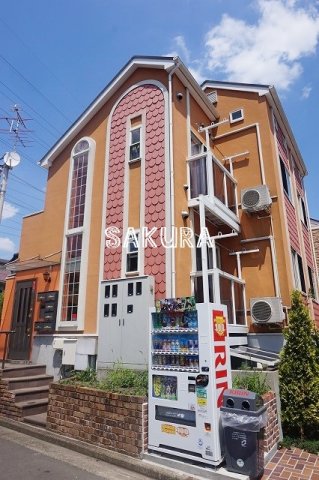 建物外観　最寄り駅まで徒歩6分の物件♪