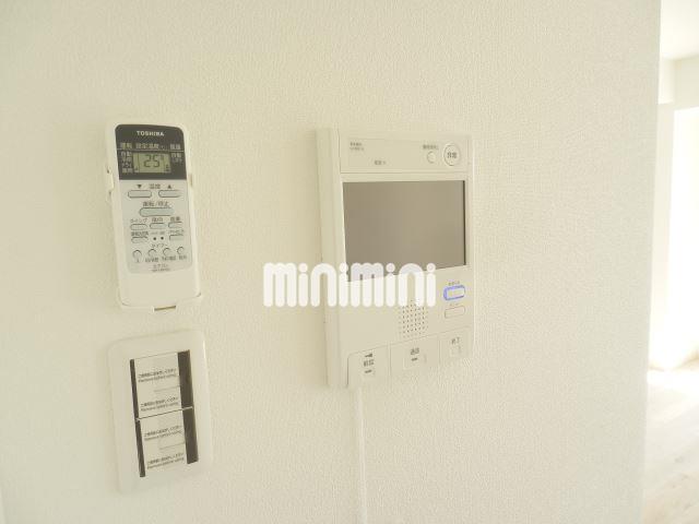 その他設備　モニター大きめのインターホン！エアコンリモコンもこちら！