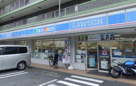 コンビニ　ローソン 芹が谷四丁目（コンビニ）まで221m