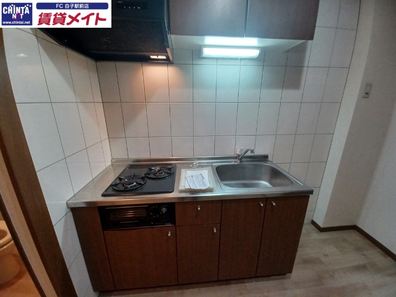 キッチン　同物件別部屋の写真