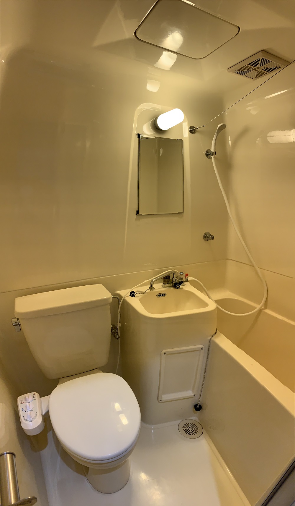 バス・シャワールーム　３点ユニットバス。画像は別の部屋