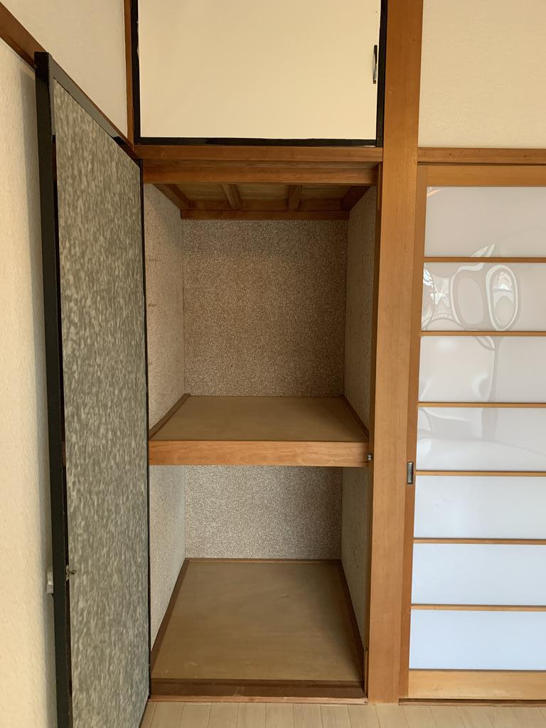 収納　押入れタイプ　画像は別の部屋
