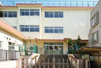 小学校　豊島区立西巣鴨小学校（小学校）まで137m