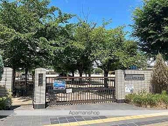 小学校　白鷺小中学校（小学校）まで966m