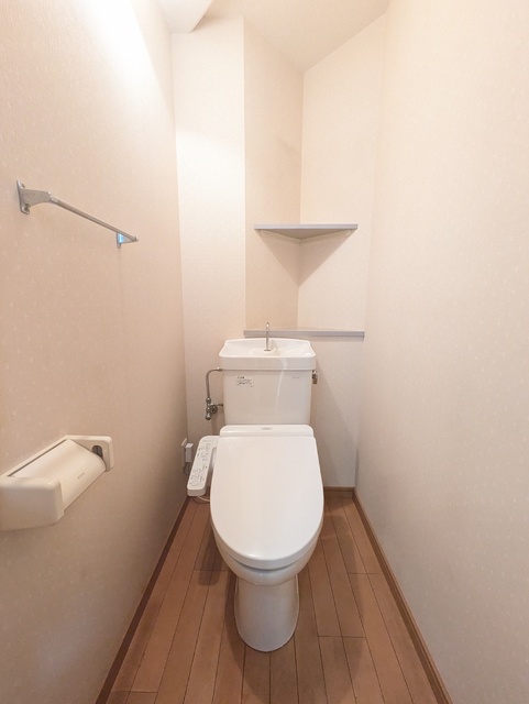 トイレ　同物件の別部屋のお写真です。ご参考までに御覧ください。