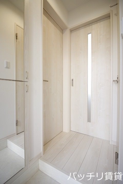 玄関　※同アパート別部屋写真の為、現状優先。