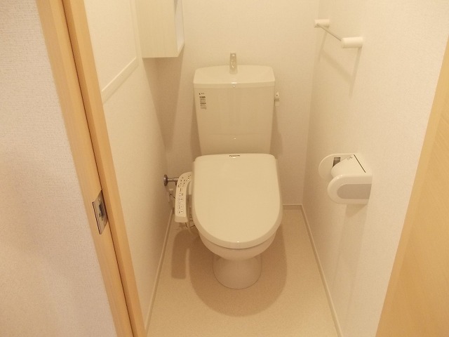 トイレ　温水洗浄便座