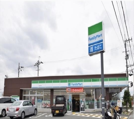 コンビニ　ファミリーマート箕面新稲店（コンビニ）まで500m