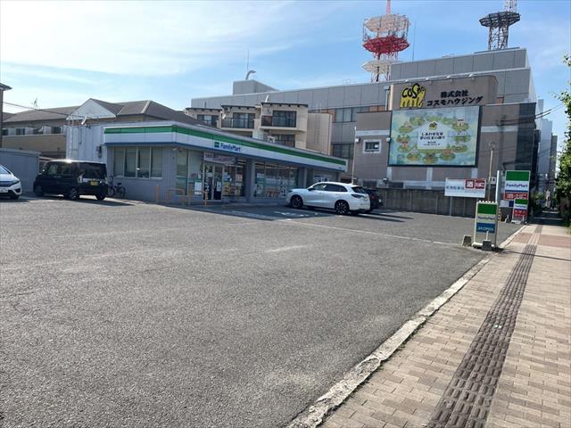コンビニ　ファミリーマート（コンビニ）まで395m