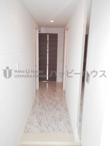 玄関　同物件の同じ間取りのお写真です。現況優先でお願いします。