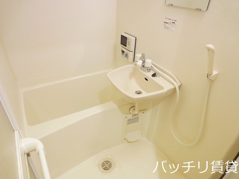 バス・シャワールーム　＊画像は、別部屋のため、現状を優先と致します。