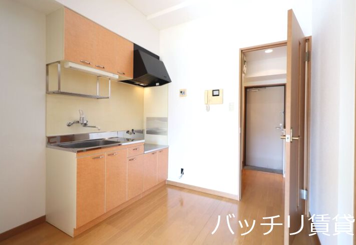キッチン　＊画像は、別部屋のため、現状を優先と致します。