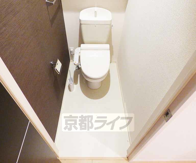 トイレ　ウォシュレット完備。