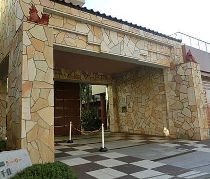 エントランス　落ち着いたエントランスです