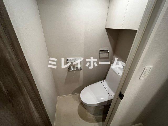 トイレ　同建物内別のお部屋の参考写真になります。