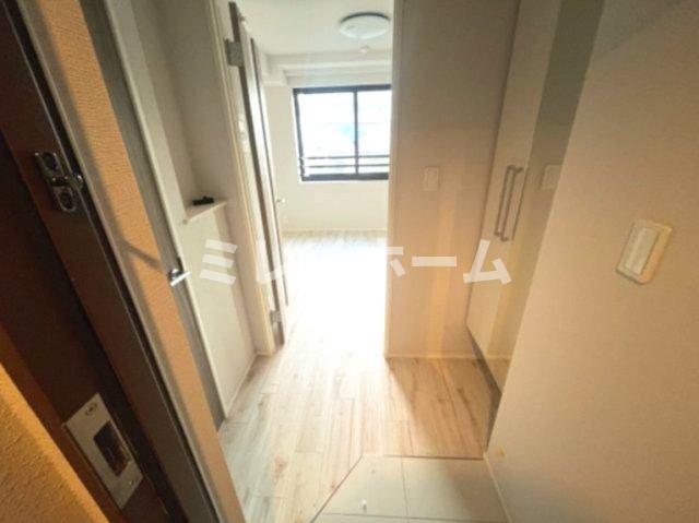 玄関　同建物内別のお部屋の参考写真になります。