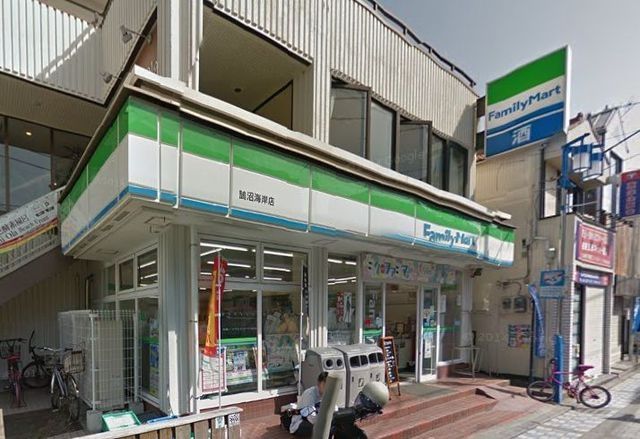 コンビニ　ファミリーマート鵠沼海岸店（コンビニ）まで710m