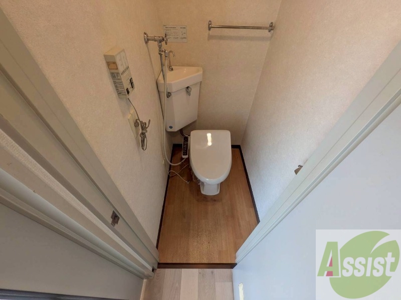 トイレ　こちらはトイレです。清潔感があり、安心して使用できます。