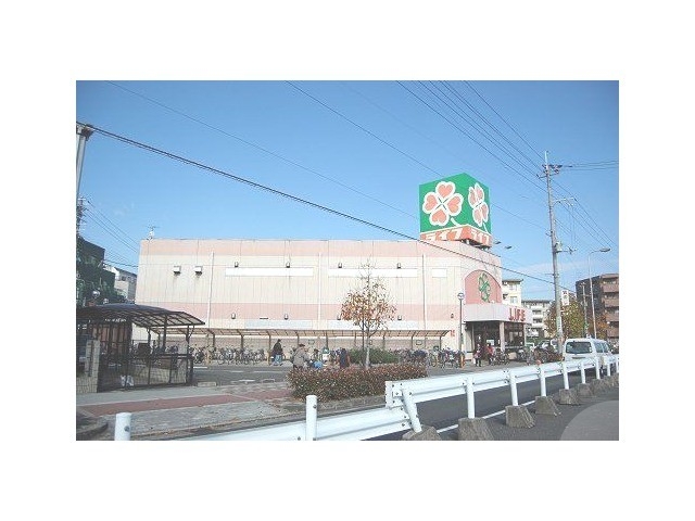 スーパー　ライフ崇禅寺店（スーパー）まで677m