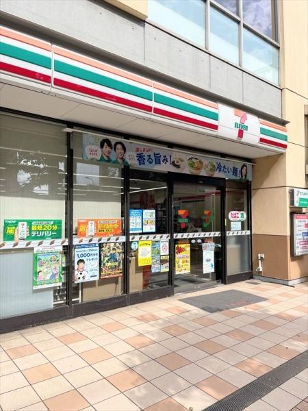 コンビニ　セブンイレブン南越谷駅北口店（コンビニ）まで472m