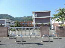 小学校　高島市立高島小学校（小学校）まで420m