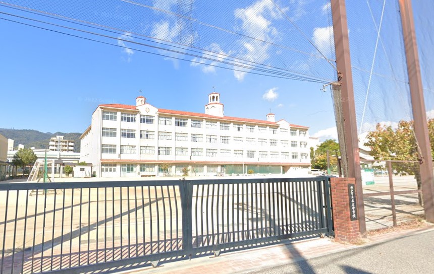 中学校　神戸市立本庄中学校（中学校）まで419m