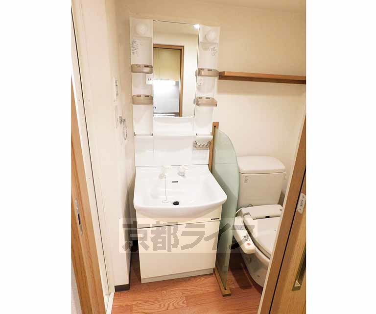 洗面設備　使いやすい洗面台です