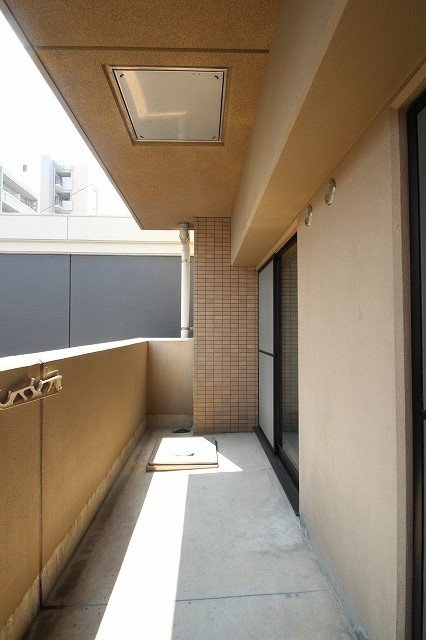 バルコニー　同物件別号室の写真です。