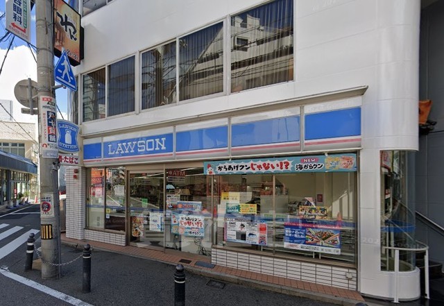 コンビニ　ローソン　阪急塚口駅前店（コンビニ）まで210m