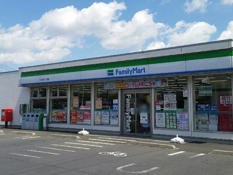 コンビニ　ファミリーマート 牛久神谷二丁目店（コンビニ）まで152m