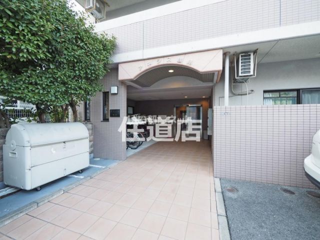 アネシス鶴見の玄関写真
