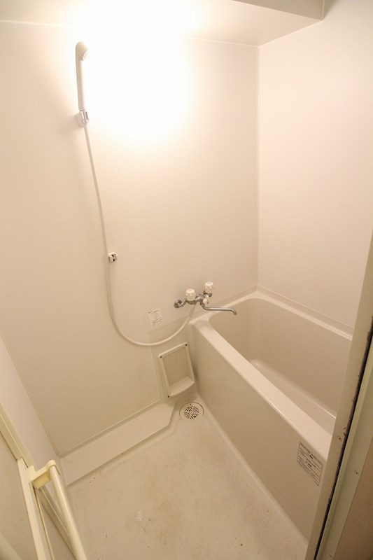 バス・シャワールーム　１日の疲れを癒す浴室スペース。別室写真。現状優先。