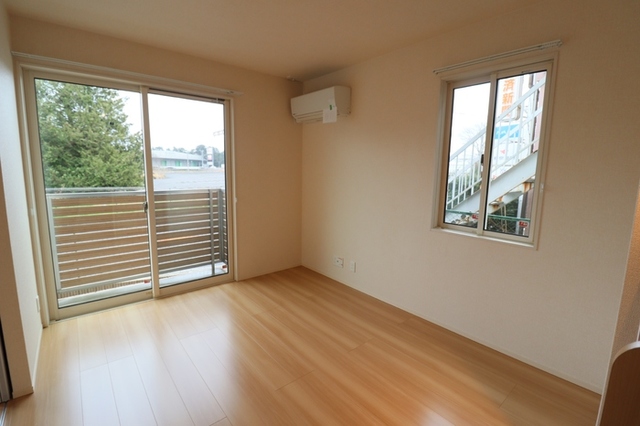 居室・リビング　同物件の別部屋になります