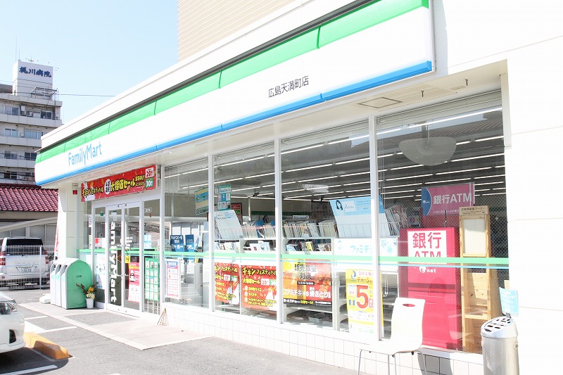 コンビニ　ファミリーマート広島観音店（コンビニ）まで241m