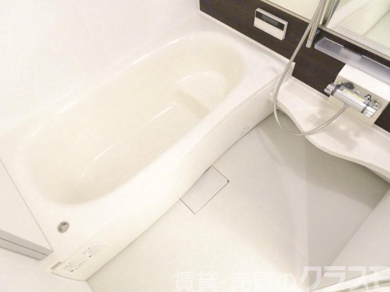 バス・シャワールーム　浴室乾燥機＆追焚機能付き広々バスルーム♪