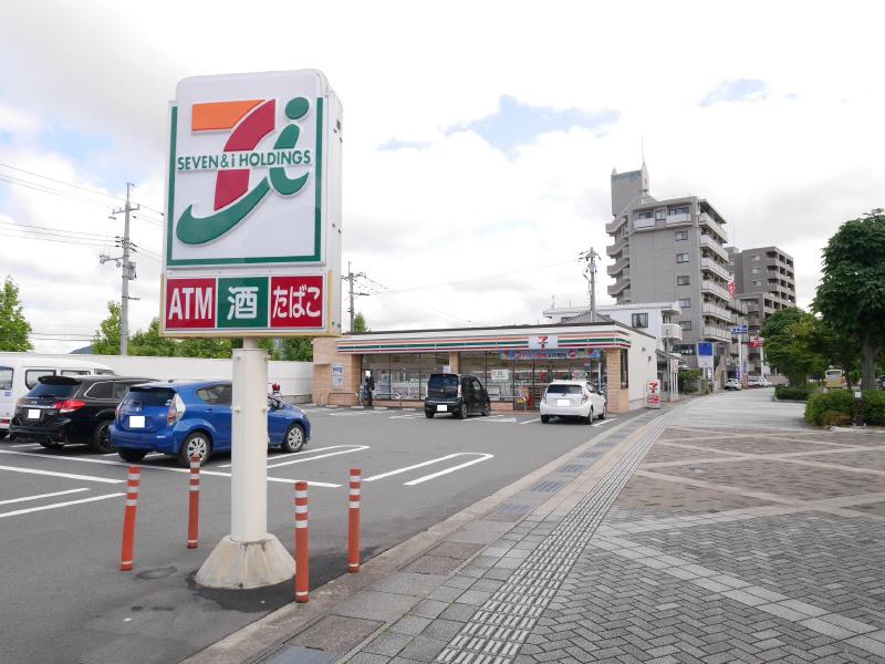 コンビニ　セブンイレブン（コンビニ）まで400m