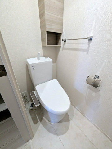 トイレ　温水洗浄暖房便座付き