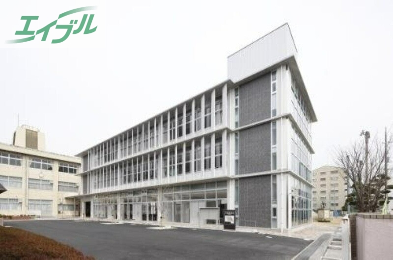 小学校　岡山市立西小学校（小学校）まで822m