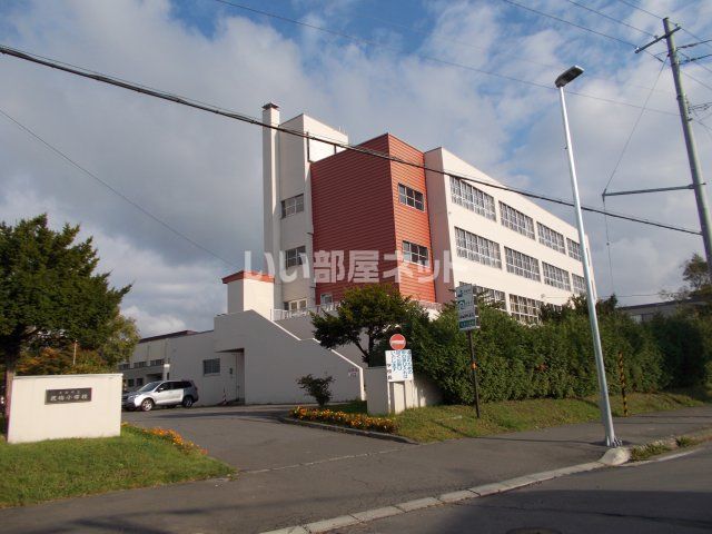 小学校　千歳市立祝梅小学校（小学校）まで836m