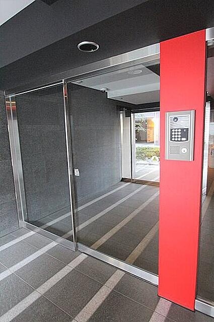 エントランス　角部屋です