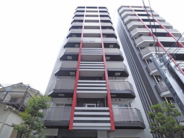 建物外観　オートロック完備