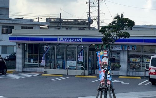 コンビニ　ローソン うるま赤道店（コンビニ）まで557m