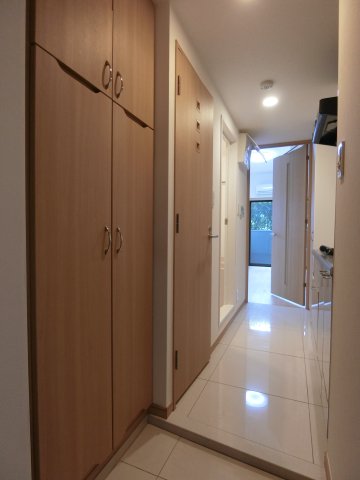 玄関　他のお部屋の参考写真となります。