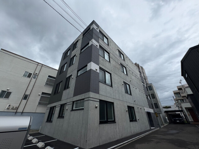 建物外観　中央区南１３条「ガルボ中島公園」