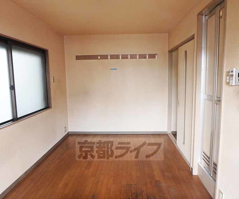 居室・リビング　南向きのフローリングです