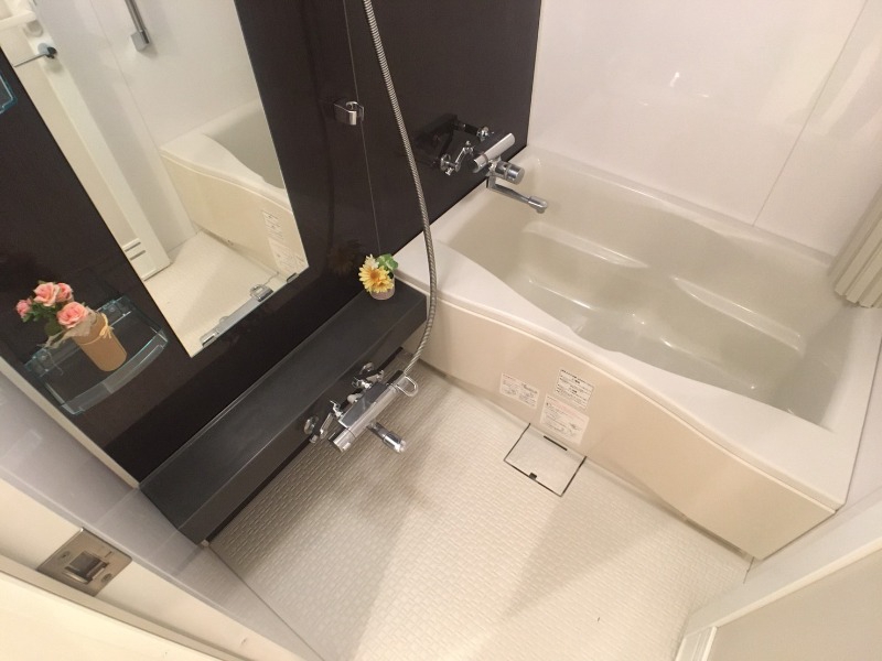 バス・シャワールーム　お風呂になります。一日の疲れを癒してくださいね。