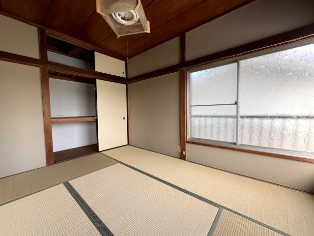 その他部屋・スペース　２階の和室は風通し良好で、気持ちよく眠りにつける寝室です！