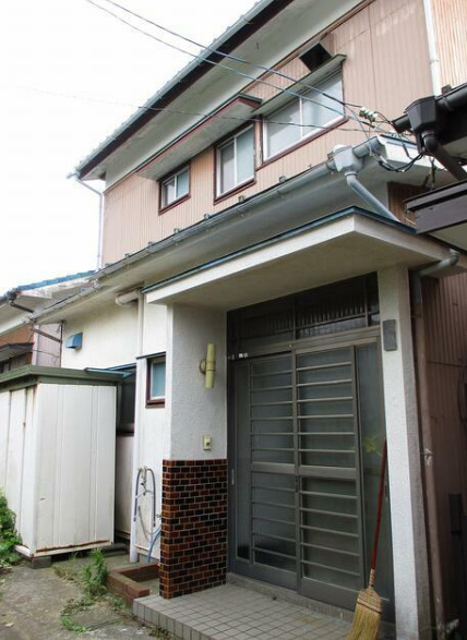 建物外観　高台にある閑静な住宅街なので、ご家族で快適にお過ごしいただけ