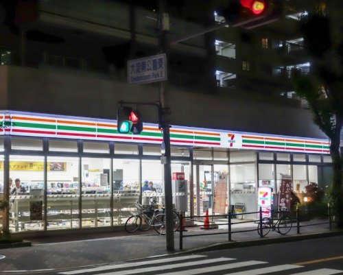 コンビニ　セブンイレブン 梅田スカイビル前店（コンビニ）まで214m